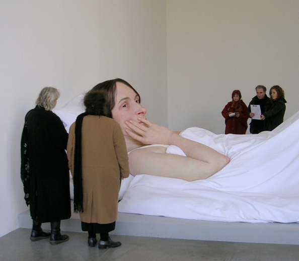 ron-mueck-in-bed-2005-2